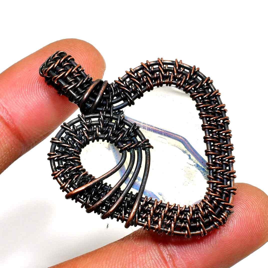 Amora Heart – Copper-Wrapped Gemstone Pendant