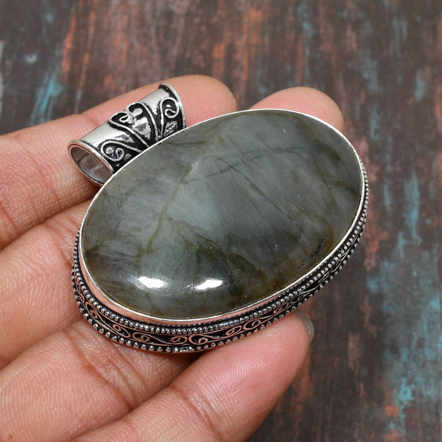 Moonlit Veil – Sterling Silver Labradorite Pendant
