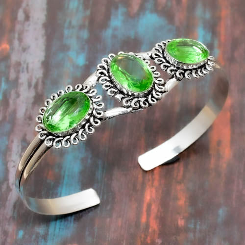 Verdant Glow – Silver Peridot Cuff
