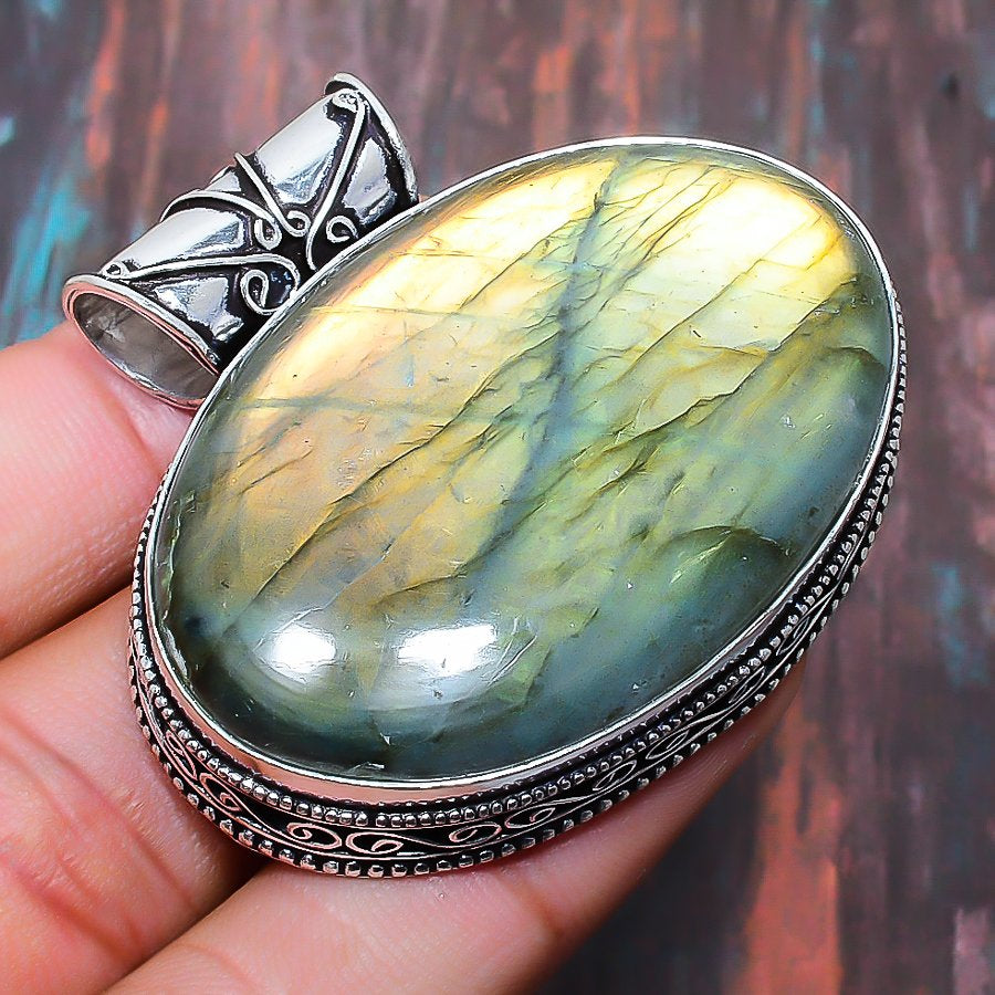 Luna’s Veil – Labradorite Sterling Pendant