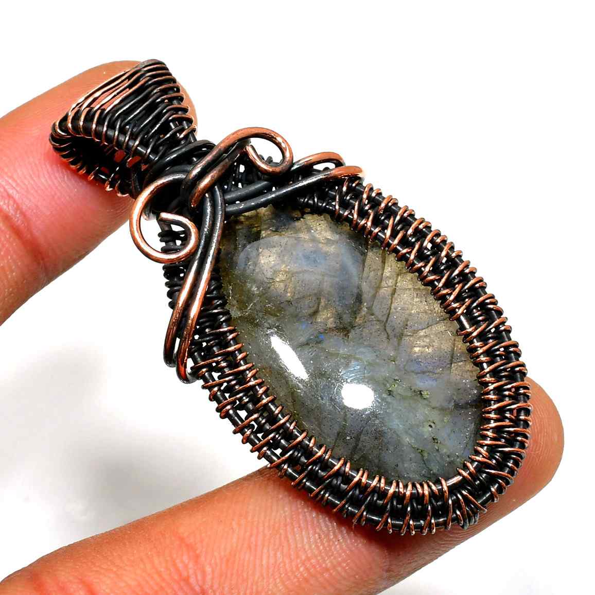 Primordial Gleam – Labradorite Copper Pendant