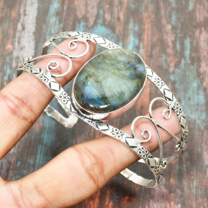 Selene’s Grace – Labradorite Sterling Silver Cuff