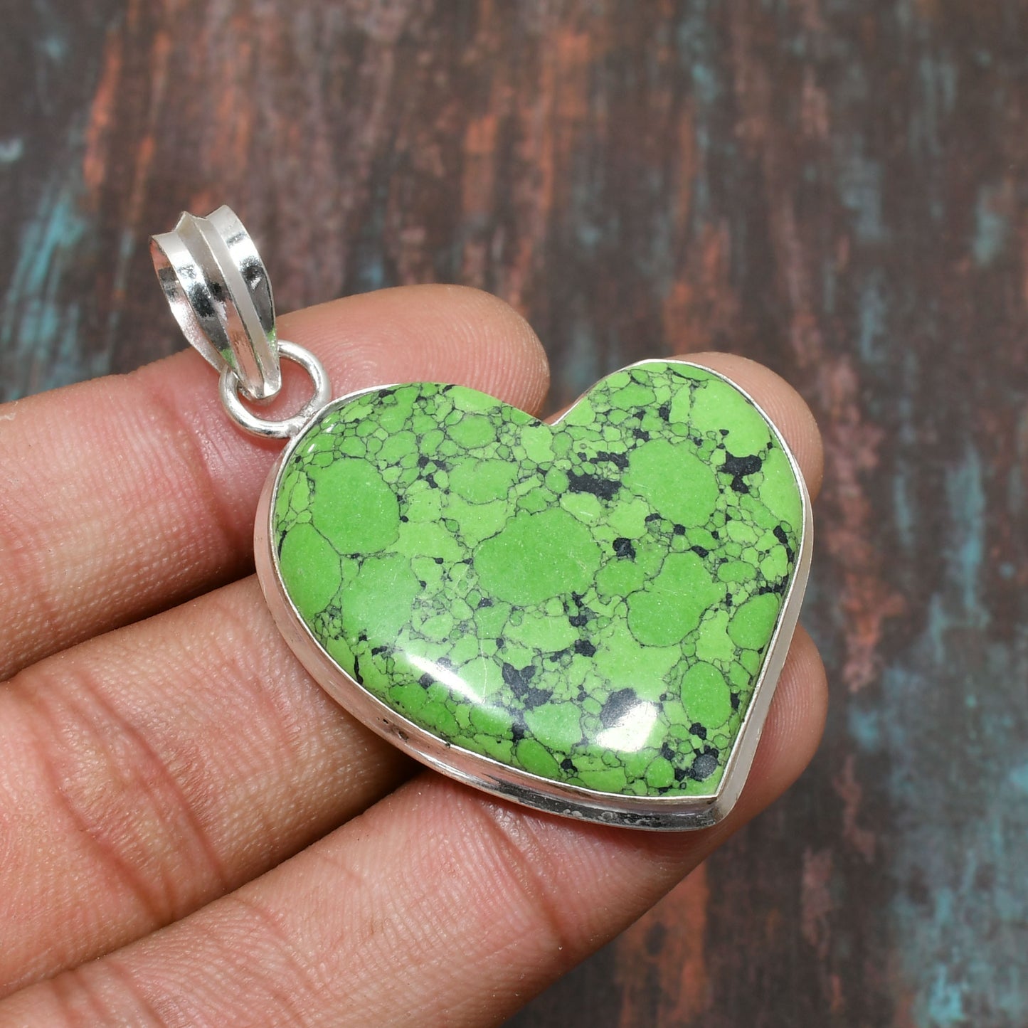 Verdant Heart – Sterling Silver Green Gemstone Pendant