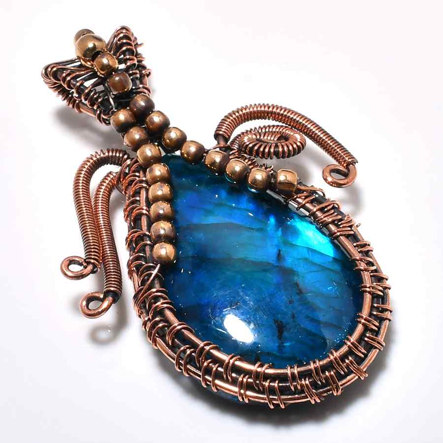 Luna’s Embrace – Copper-Wrapped Moonstone Pendant