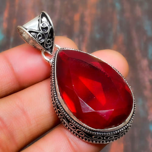 Crimson Embrace – Red Gemstone Silver Filigree Pendant