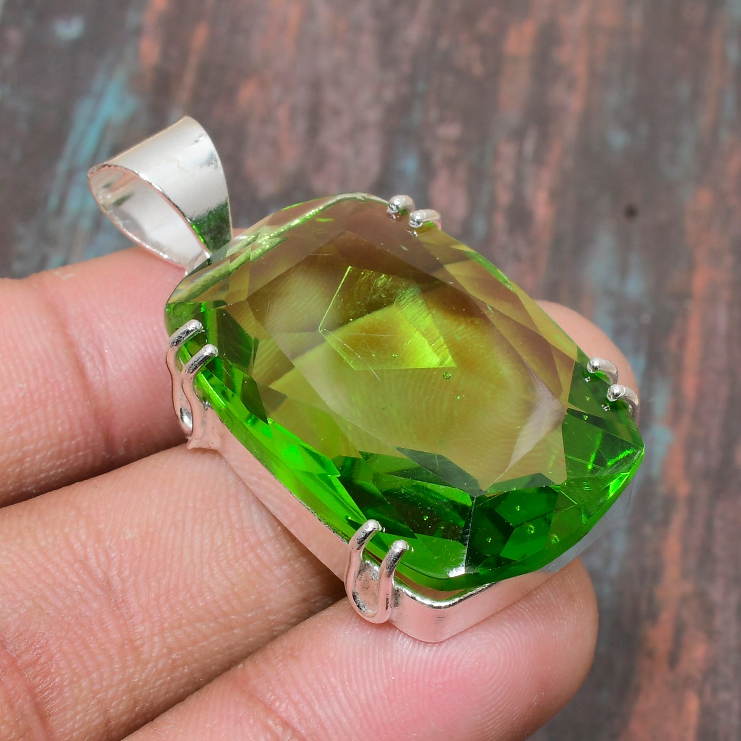 Verdant Glow – Sterling Silver Peridot Pendant