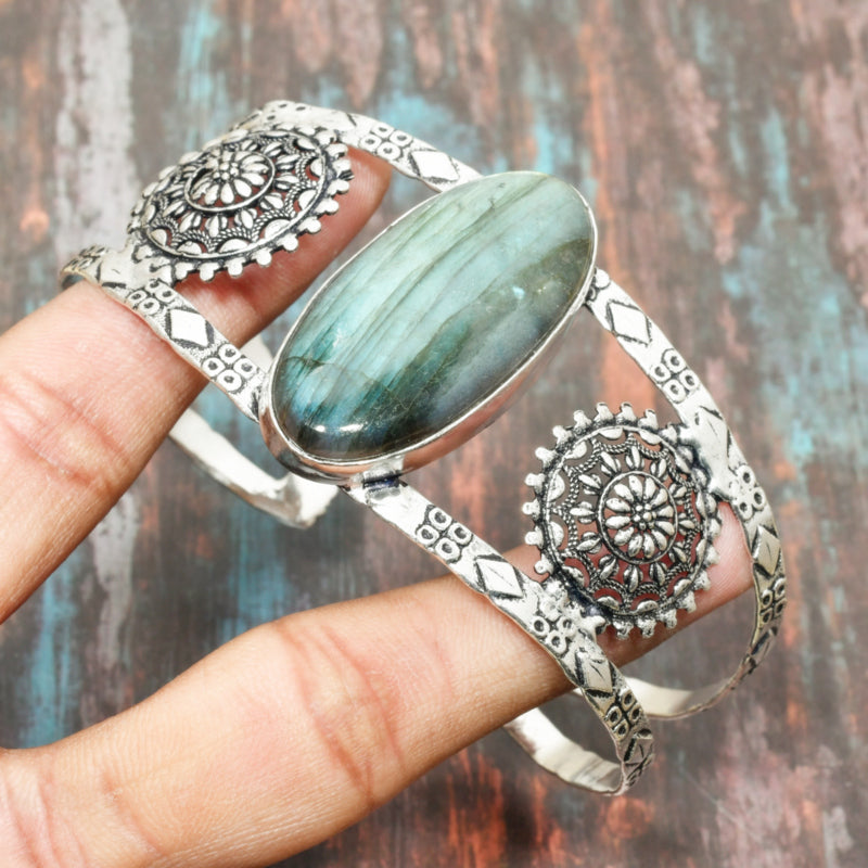 Selene’s Shimmer – Labradorite Silver Cuff