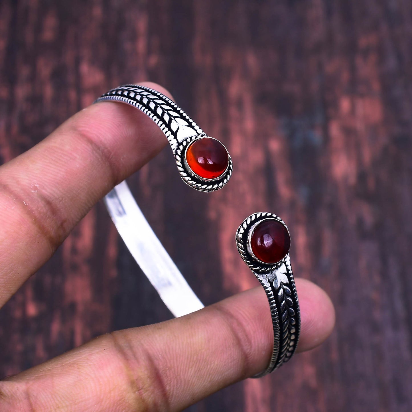 Radiant Ember – Sterling Silver Carnelian Bangle