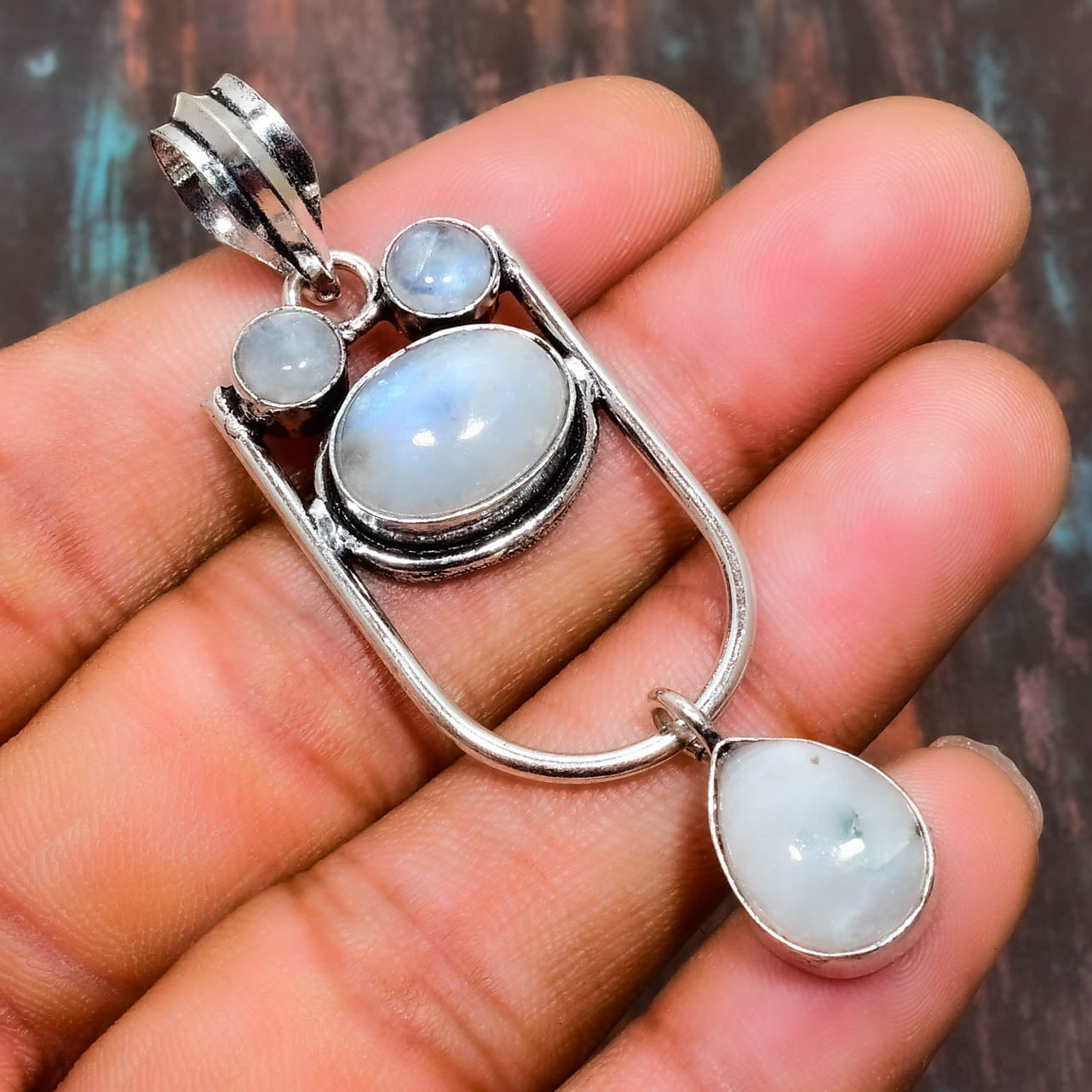 Luna’s Grace – Moonstone Silver Pendant