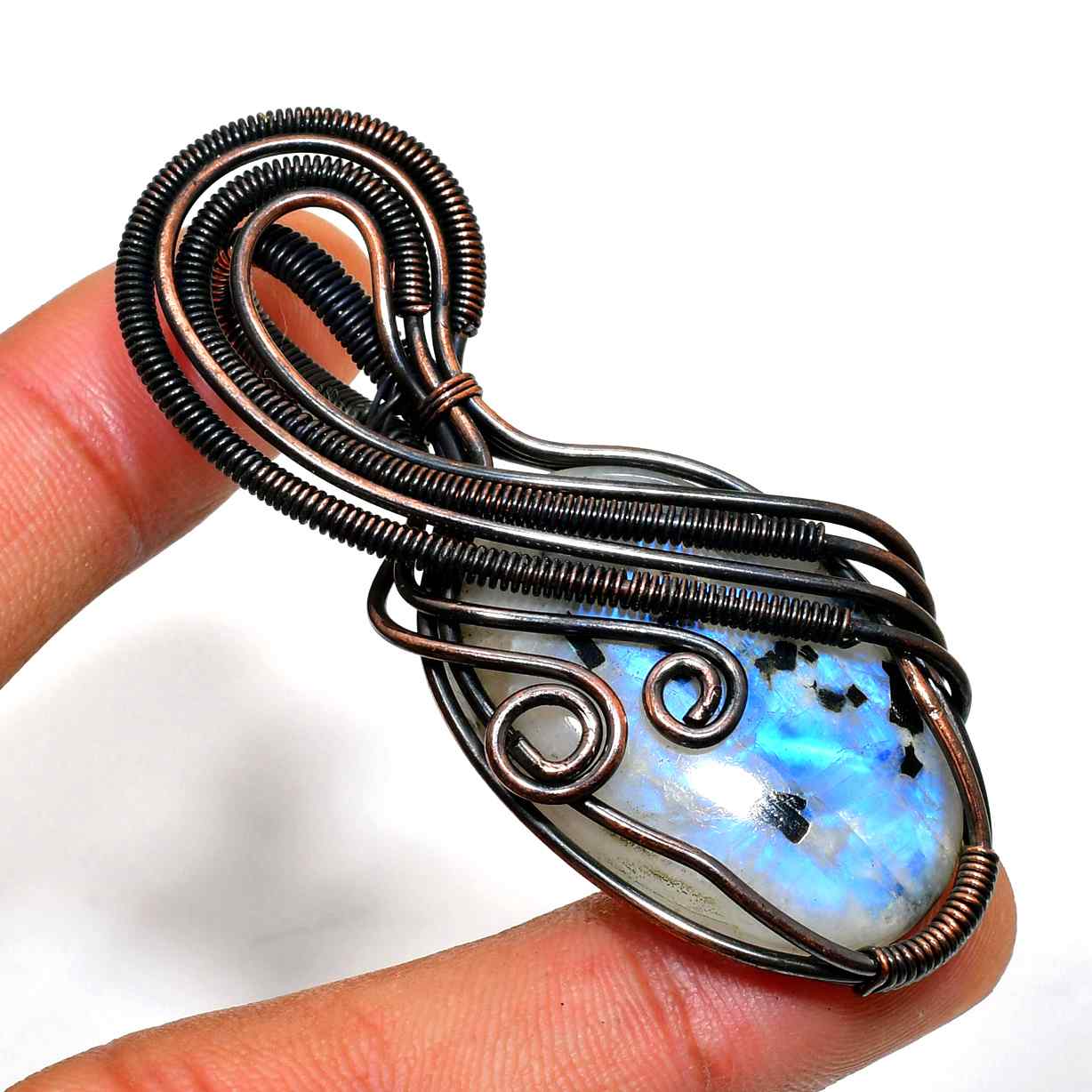 Moonlit Harmony – Labradorite & Antique Copper Pendant