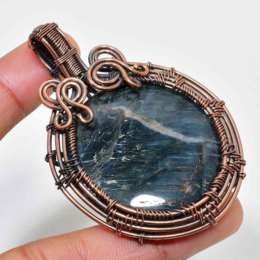 Celestial Veil – Labradorite & Copper Pendant