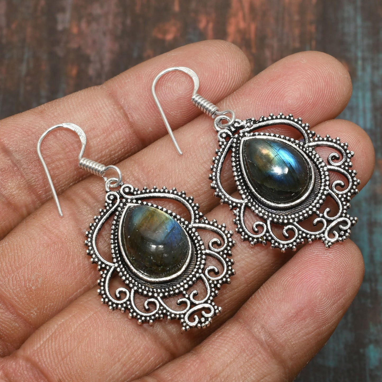Luna’s Veil – Labradorite Silver Filigree Earrings