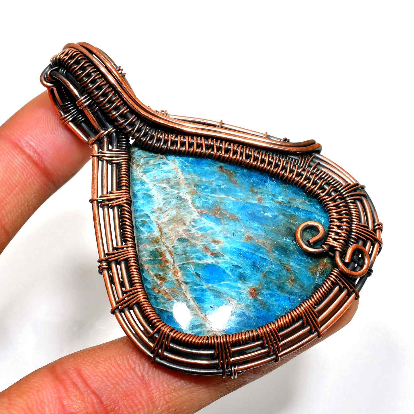 Ocean’s Embrace – Labradorite Copper Pendant