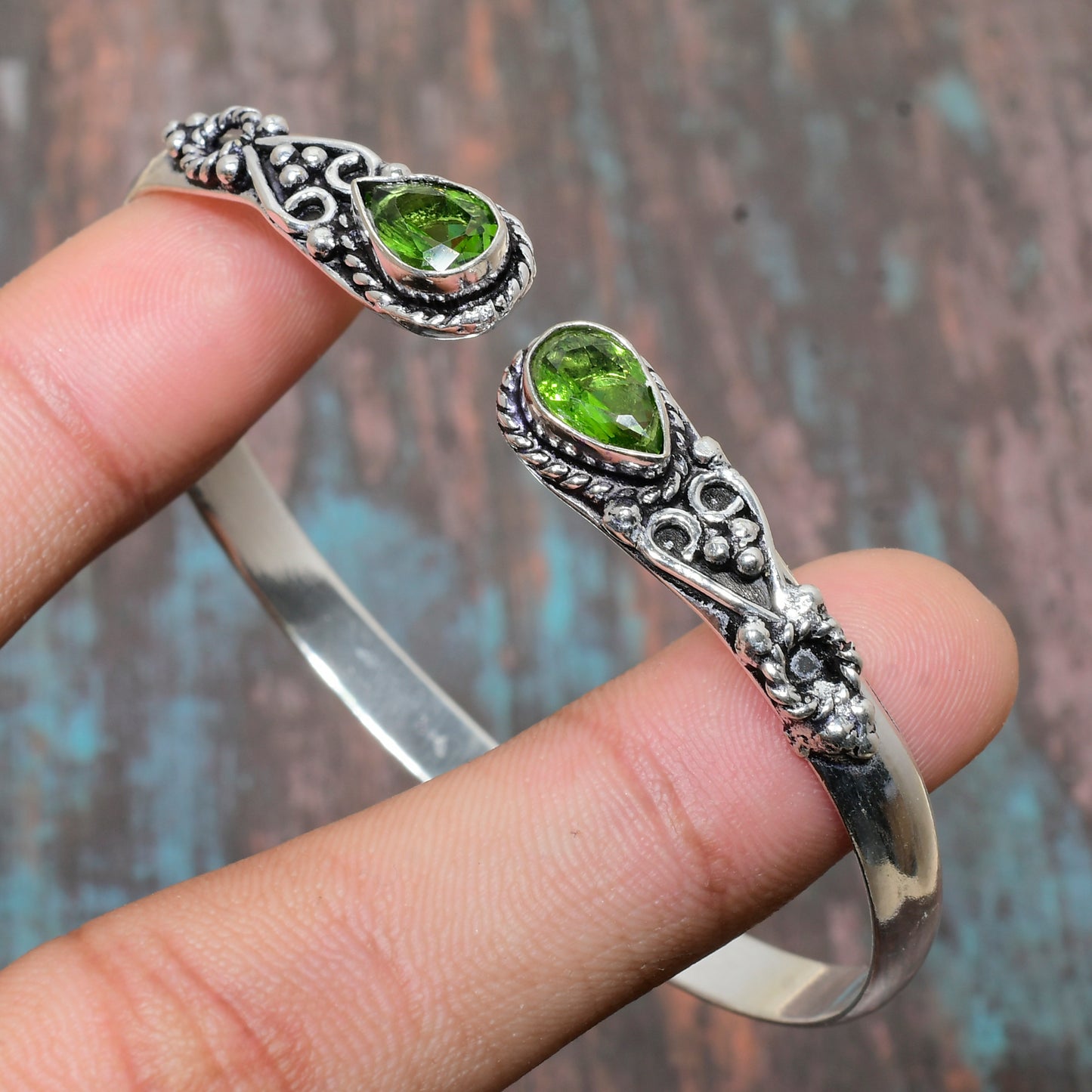 Verdant Renewal – Sterling Silver Peridot Cuff