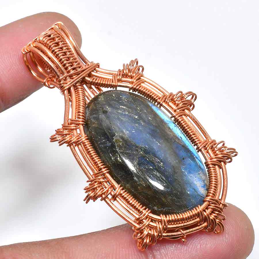 Selene’s Shimmer – Labradorite Copper Pendant