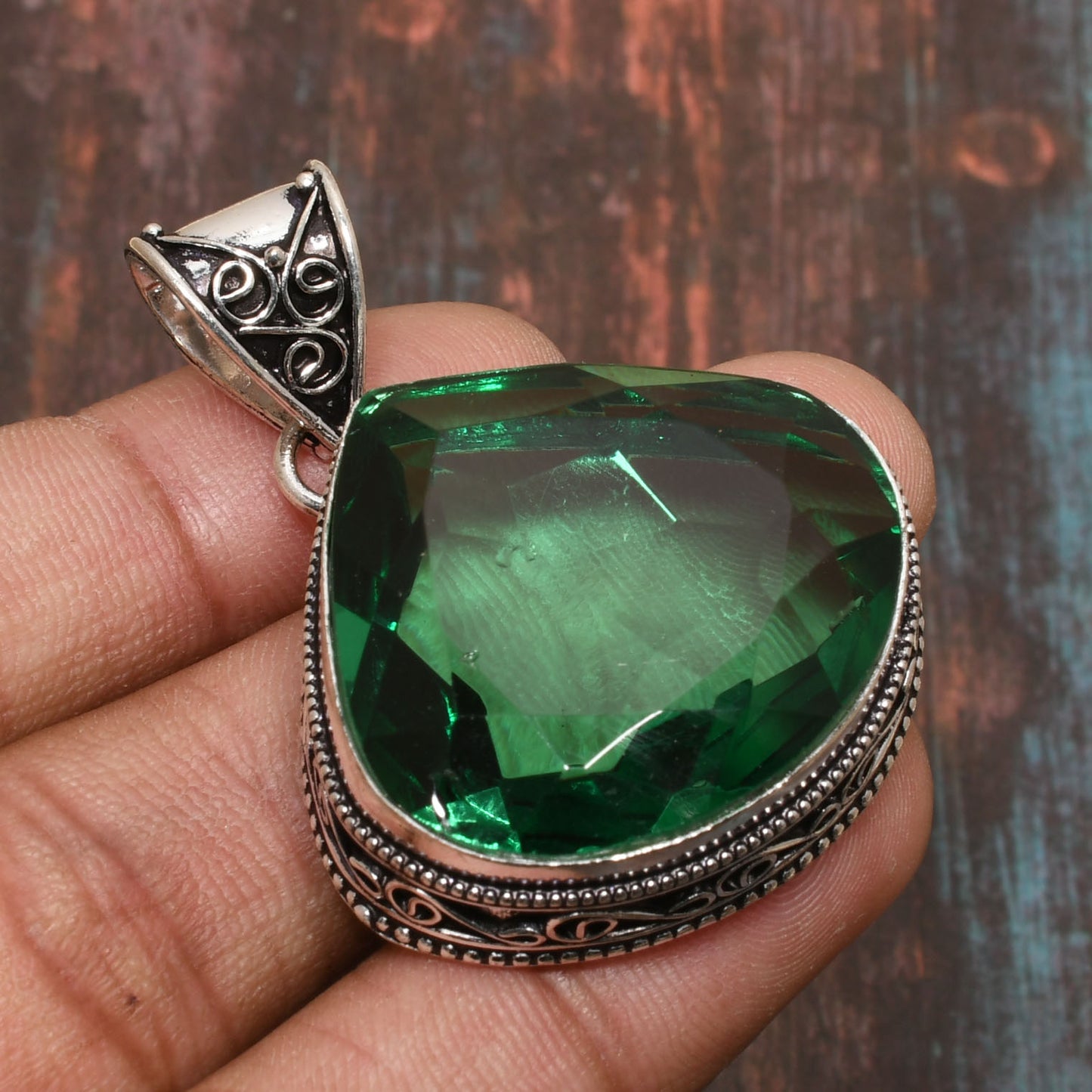 Verdant Harmony – Emerald Silver Pendant