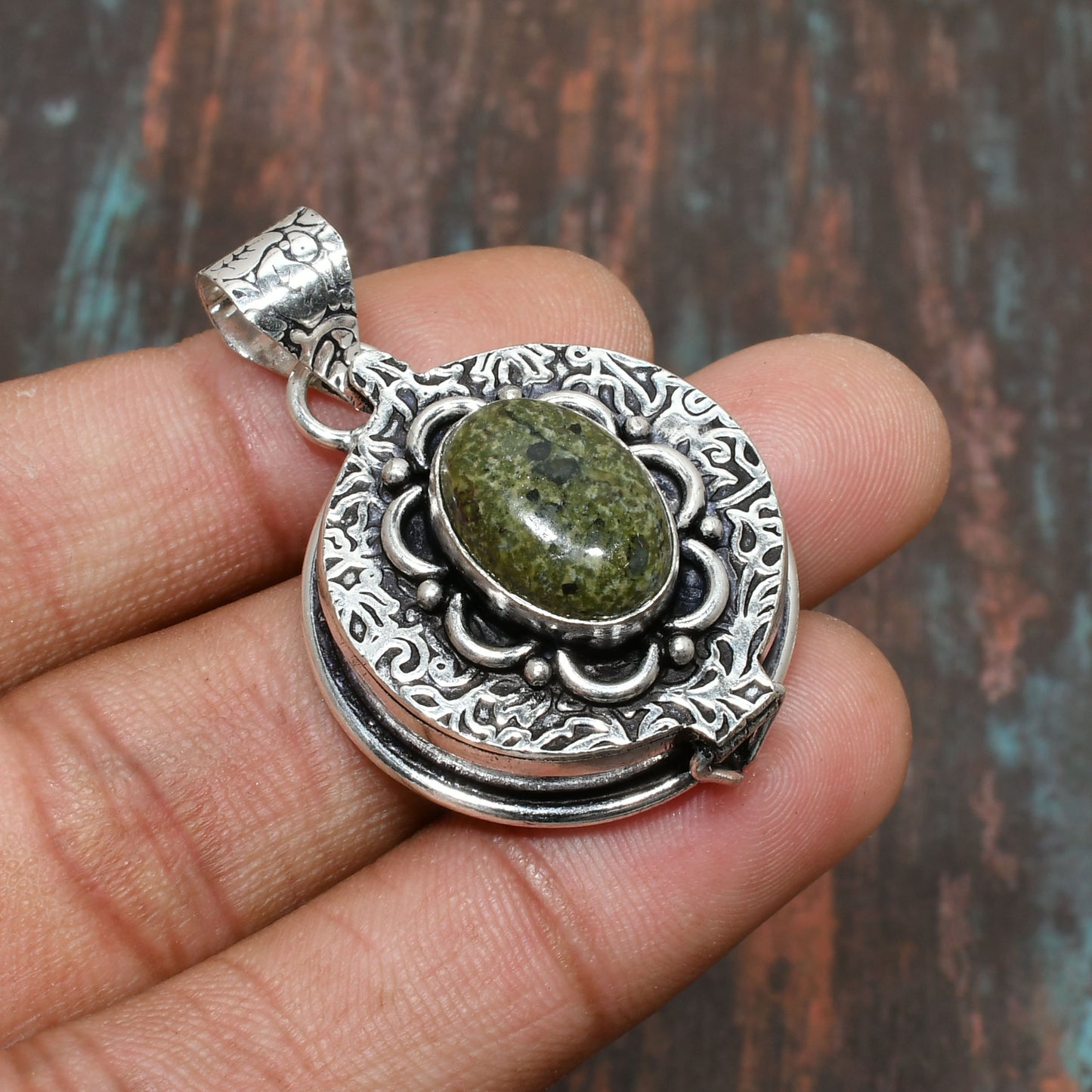 Earth’s Embrace – Green Stone Silver Pendant