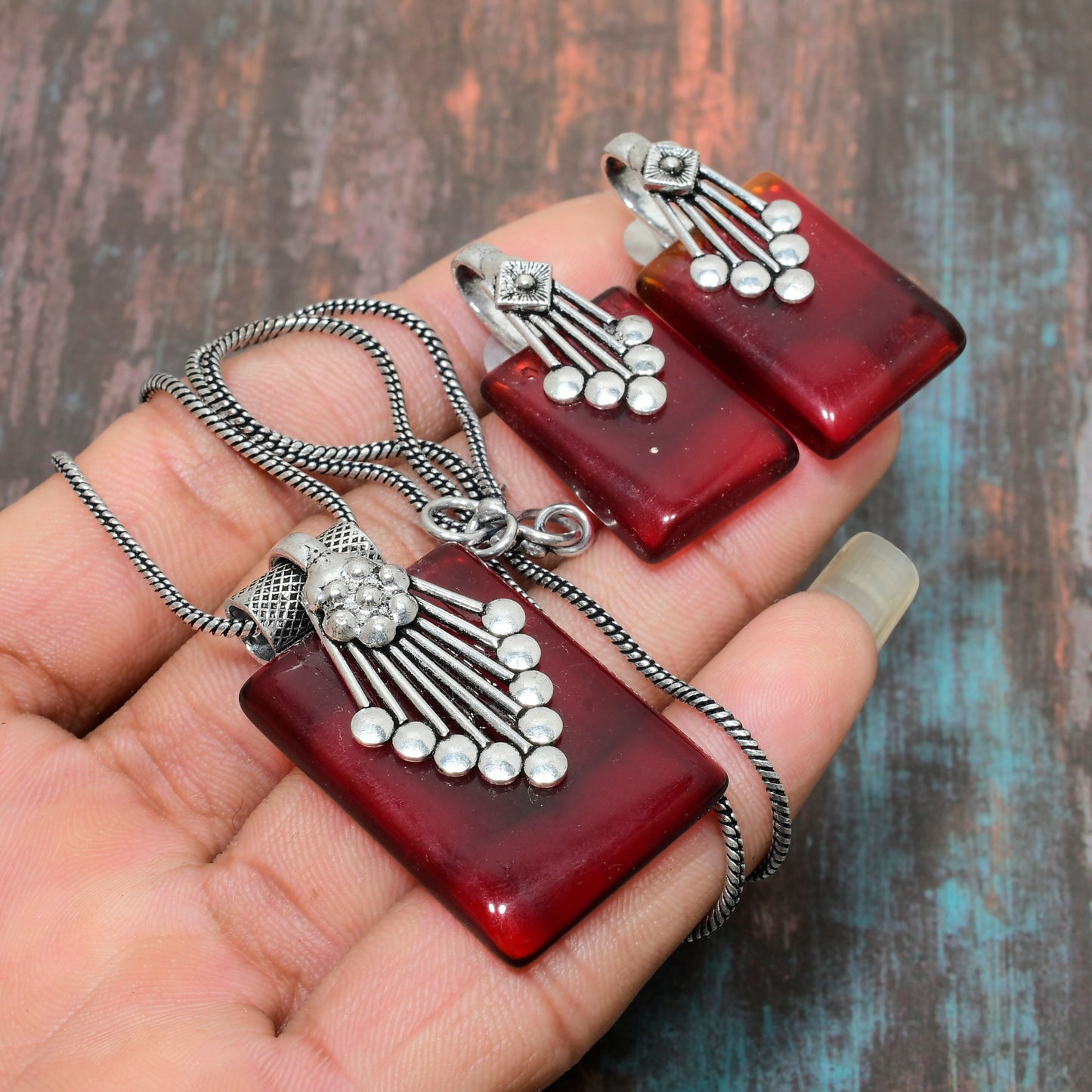 Crimson Radiance – Silver & Red Stone Set