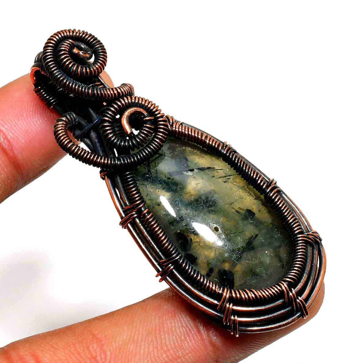 Astral Guardian – Copper-Wrapped Labradorite Pendant