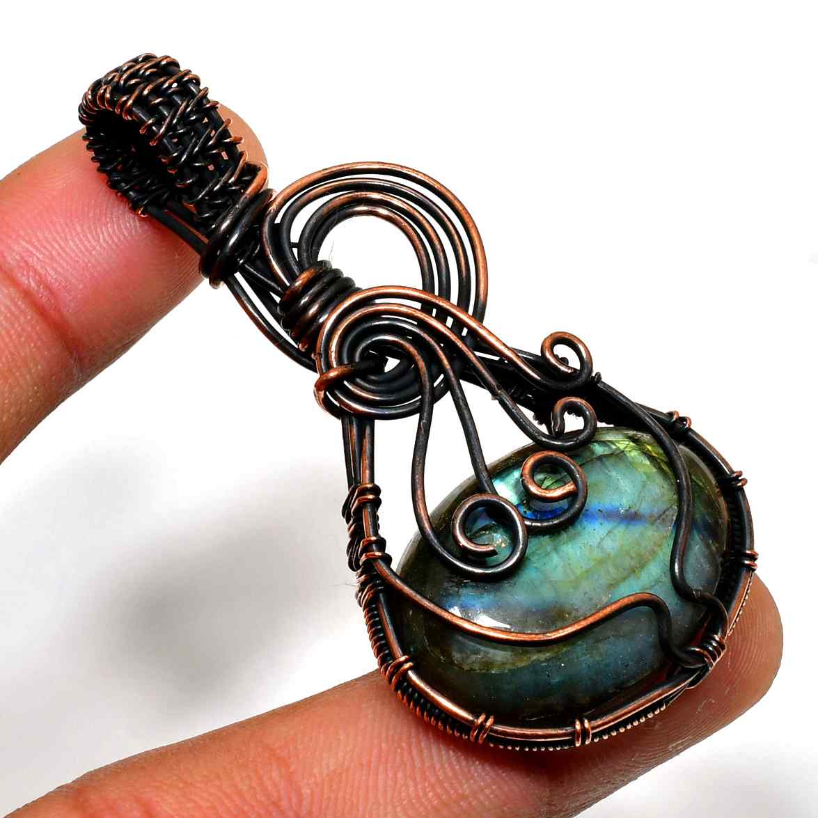 Luna’s Veil – Labradorite Copper Pendant
