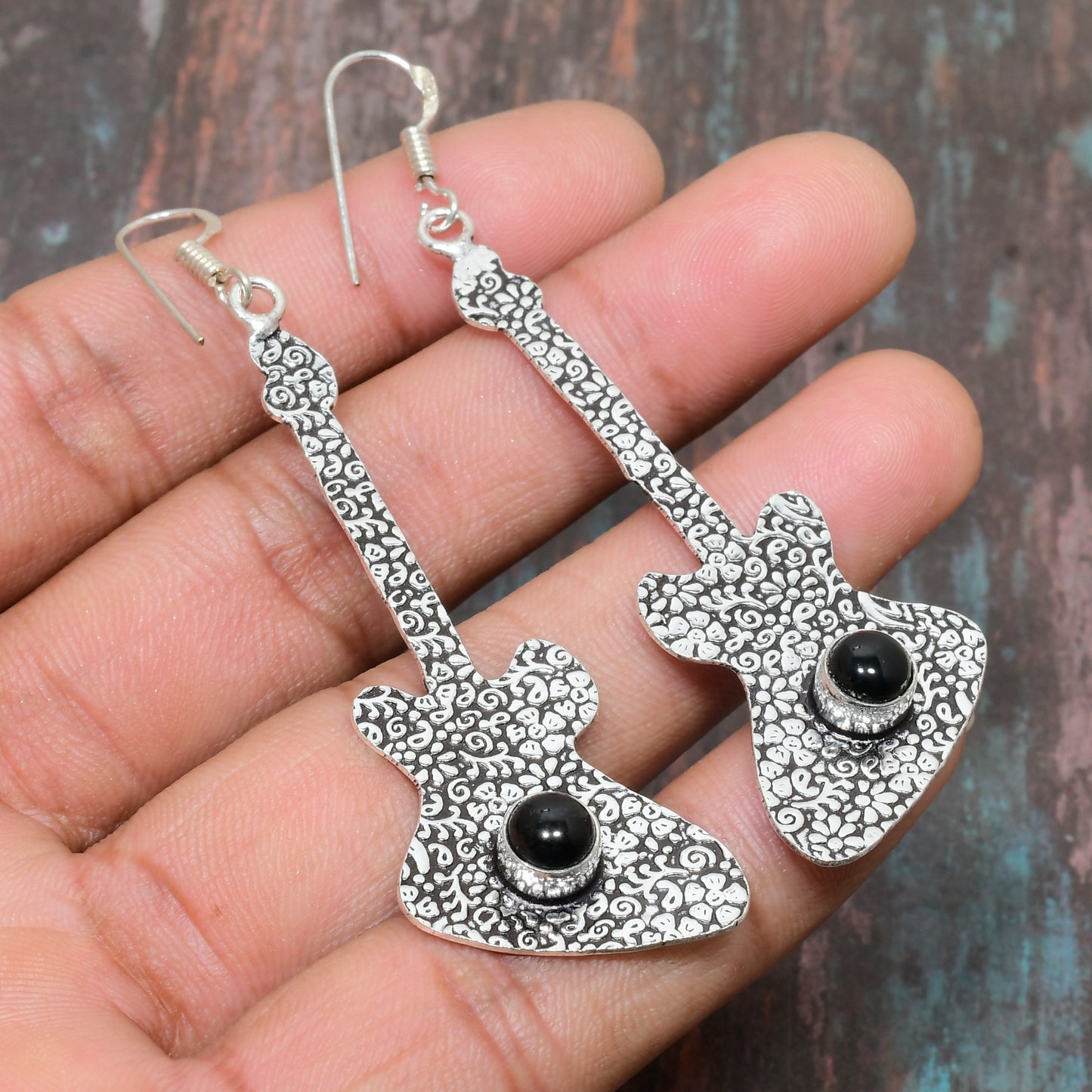 Melody’s Edge – Silver Guitar Onyx Earrings