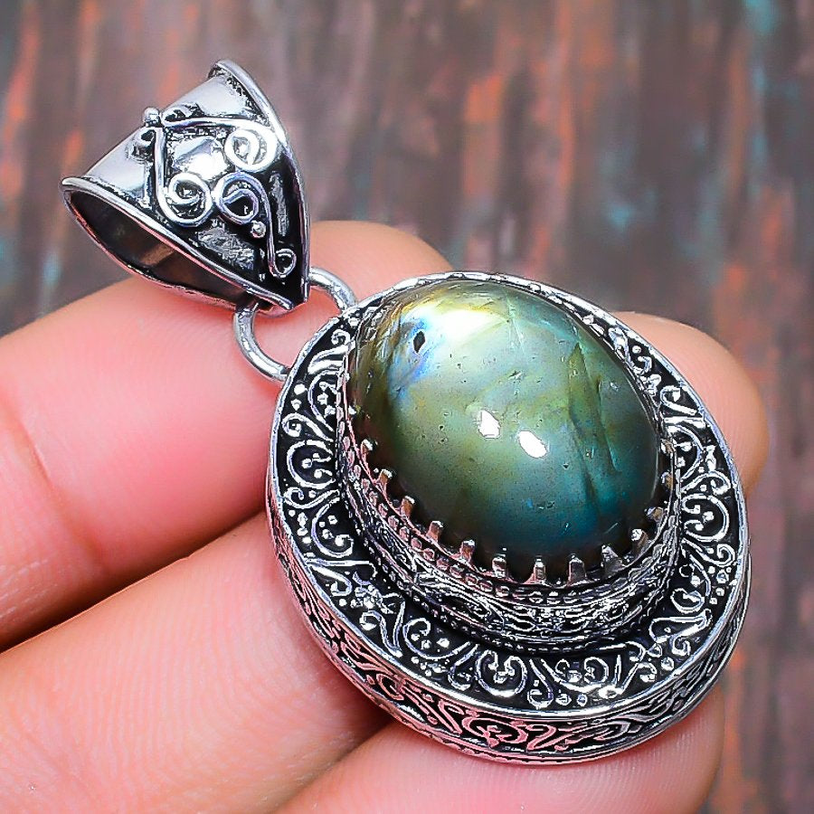 Aurora’s Shard – Labradorite Sterling Silver Pendant