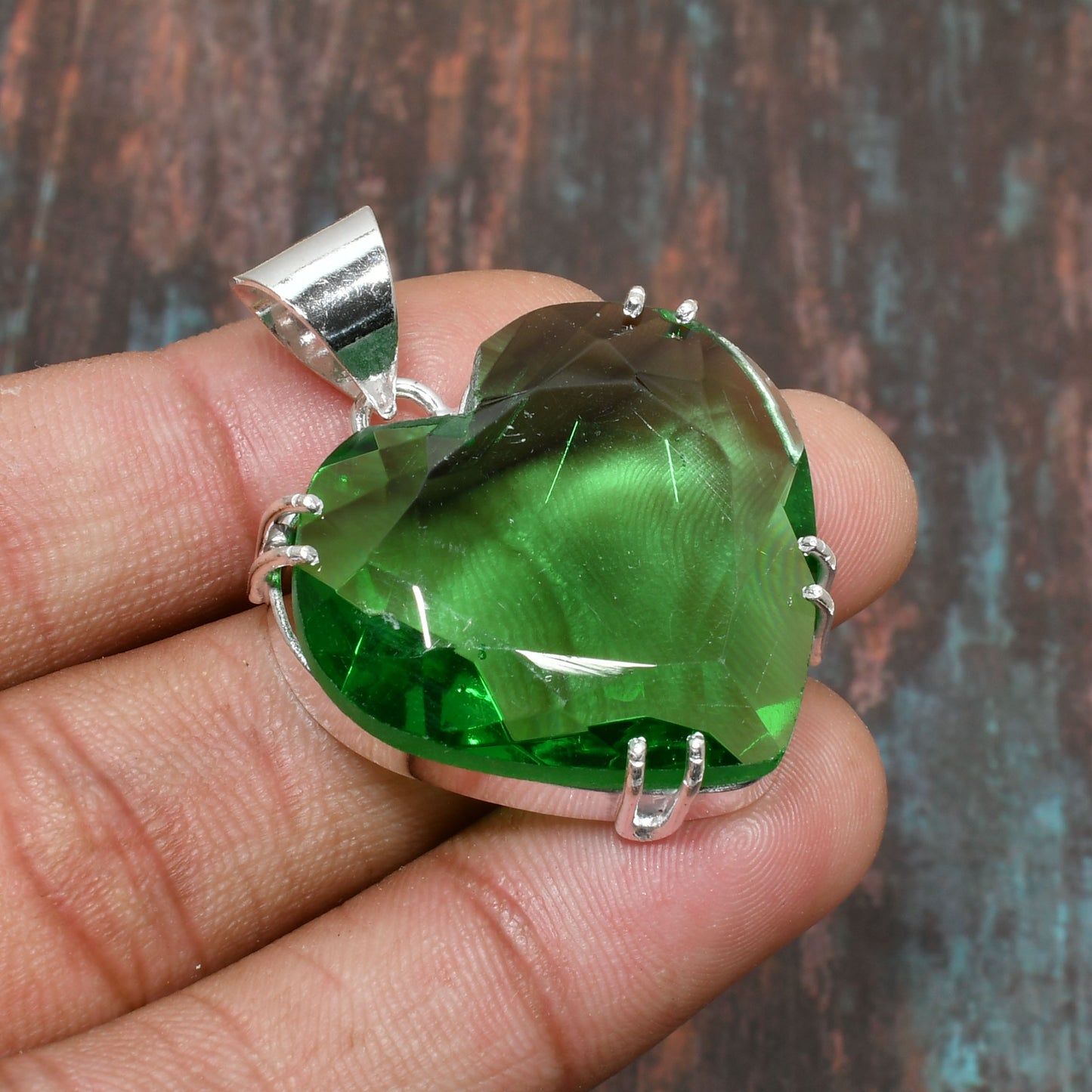 Heart of Harmony – Green Crystal Silver Pendant