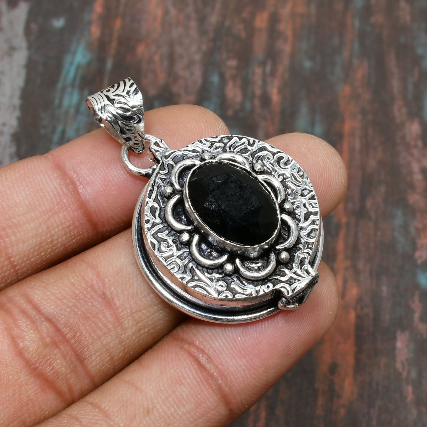 Midnight Veil – Sterling Silver Black Onyx Pendant