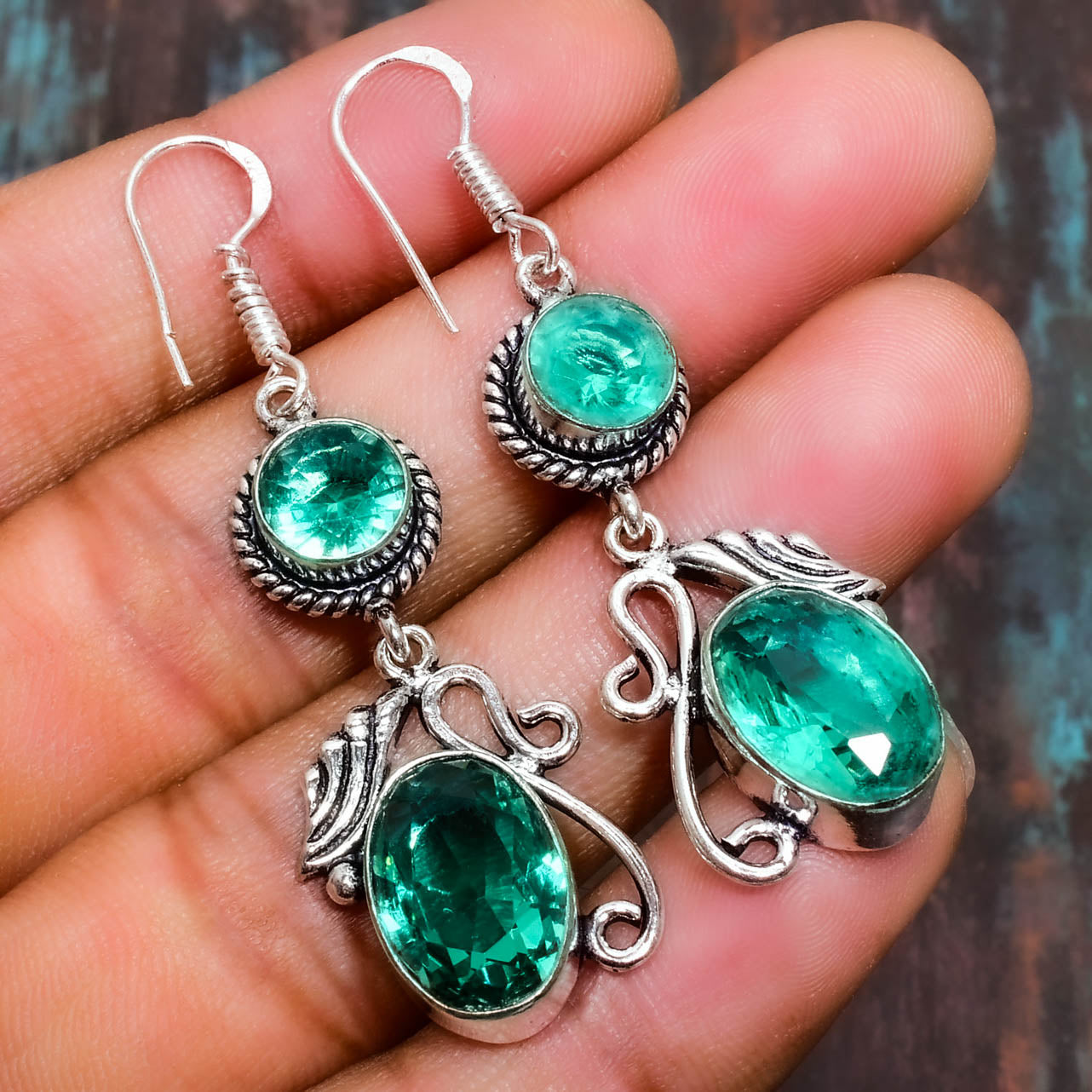 Emerald Embrace – Silver Filigree Earrings