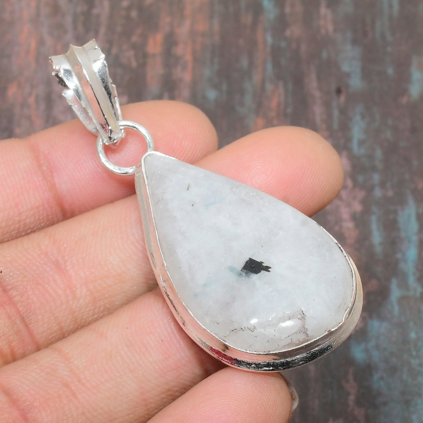 Luna’s Grace – Silver Moonstone Pendant