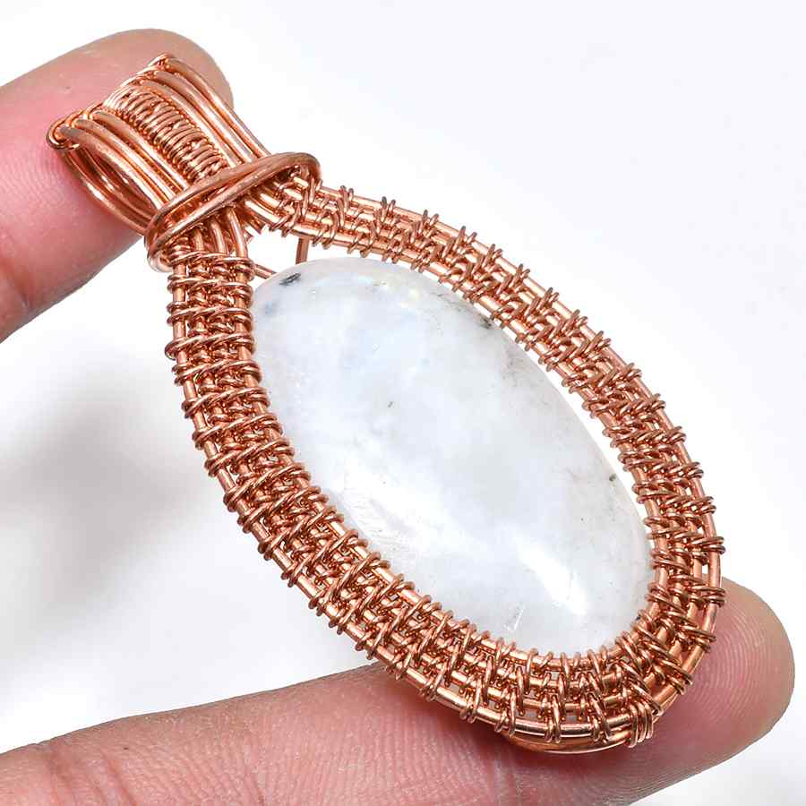 Selene’s Serenity – Copper-Wrapped Moonstone Pendant