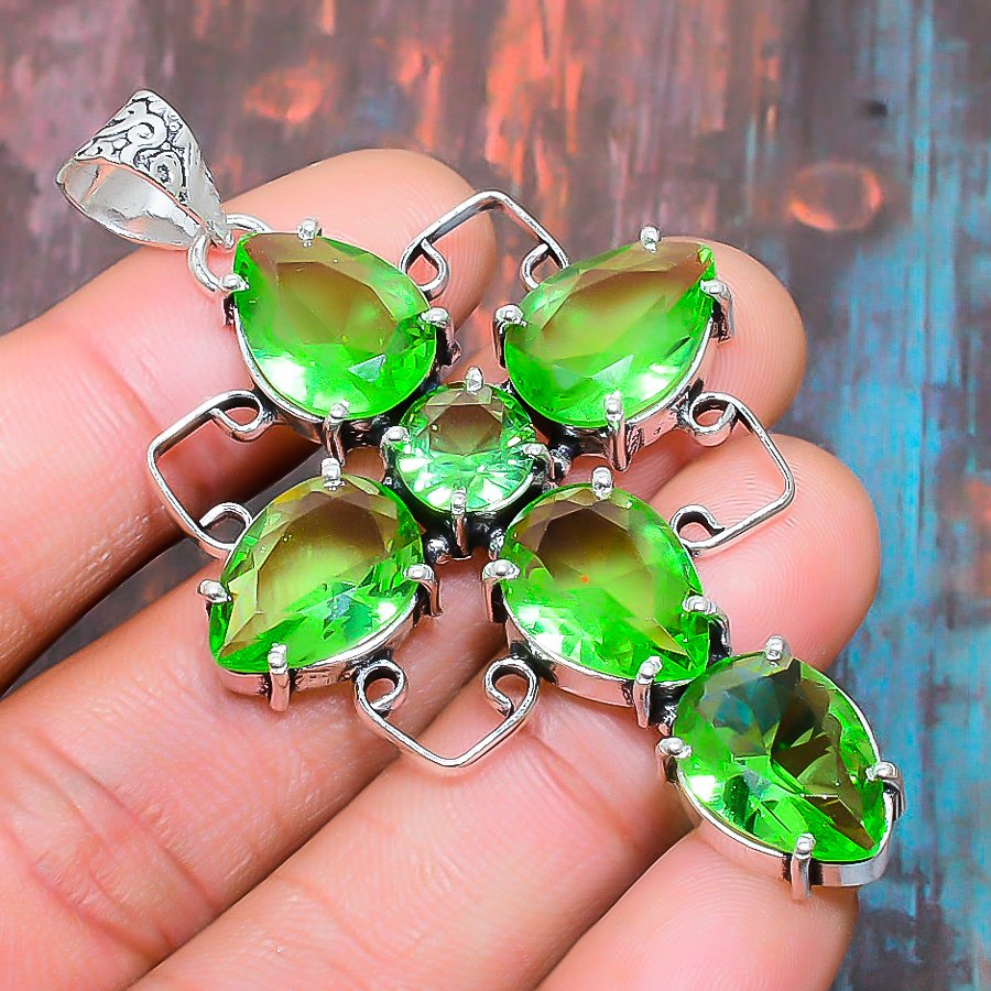 Verdant Bloom – Peridot Sterling Silver Pendant