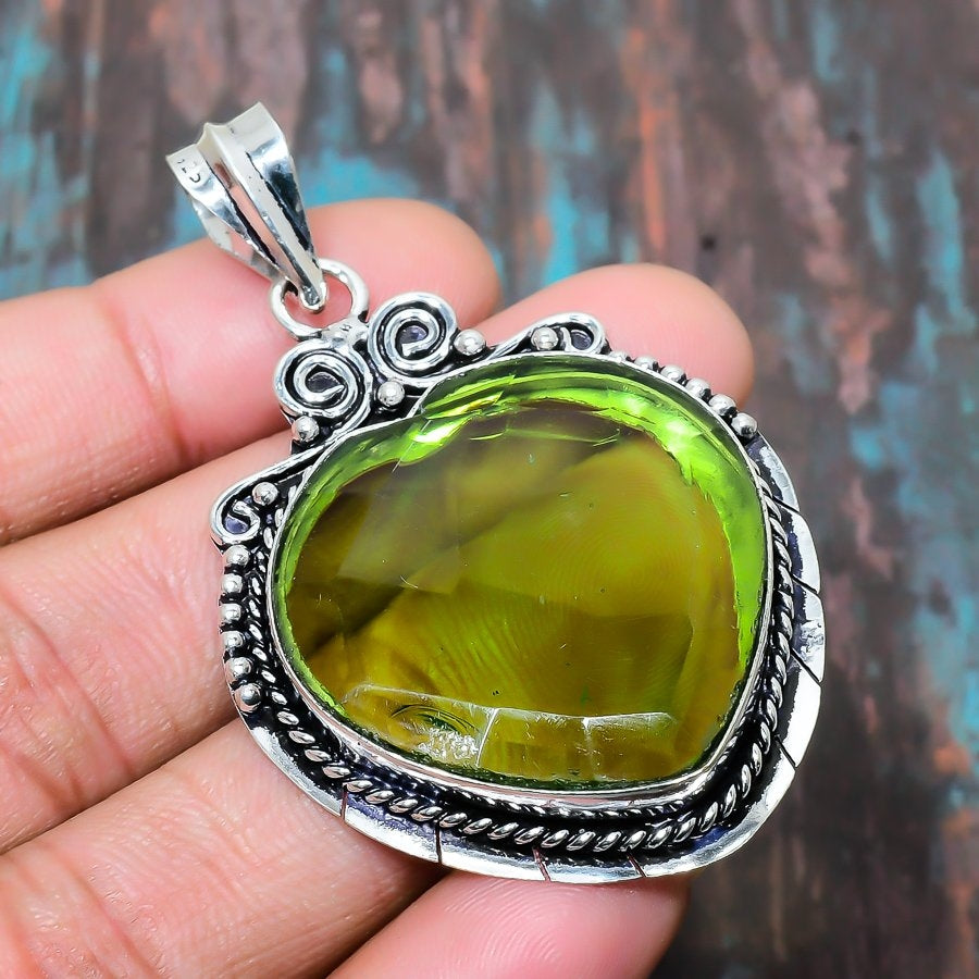 Verdant Heart – Silver Filigree Pendant