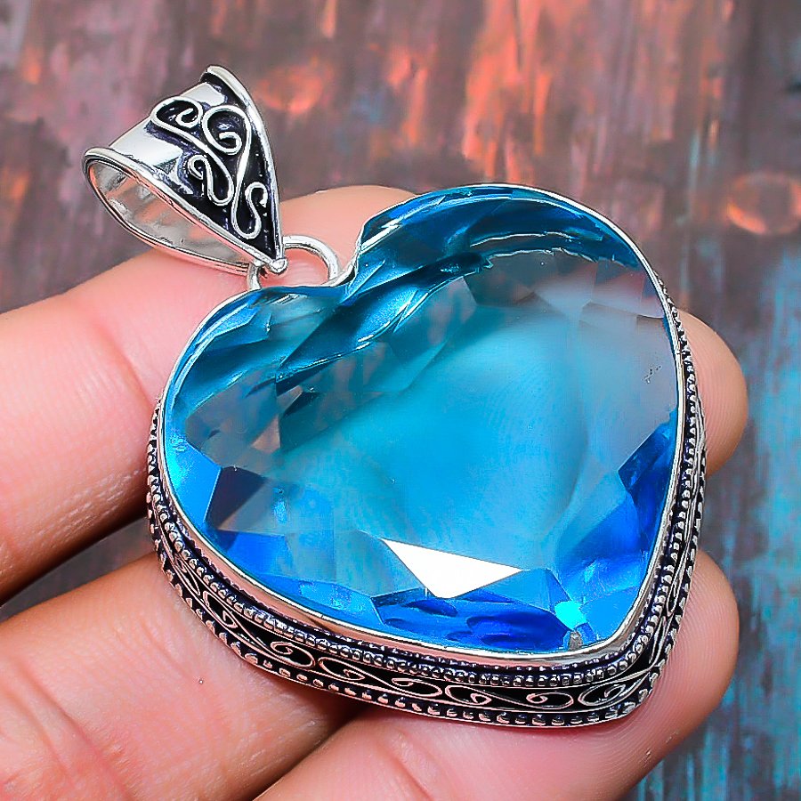 Ocean’s Embrace – Heart-Shaped Blue Topaz & Sterling Silver Pendant