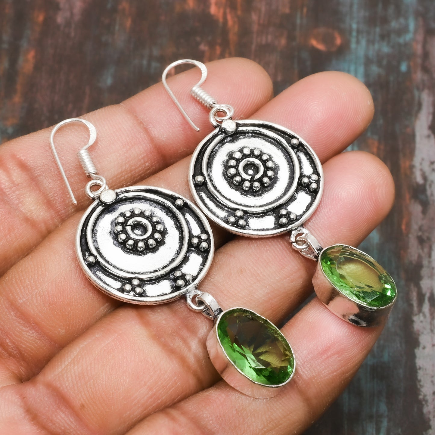 Verdant Elegance – Silver Disc Earrings