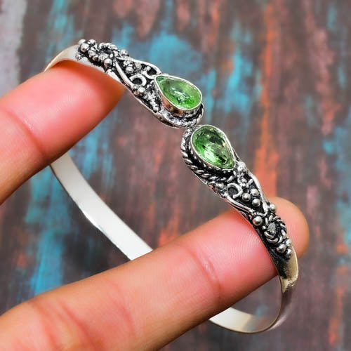 Verdant Harmony – Silver & Green Gemstone Bracelet
