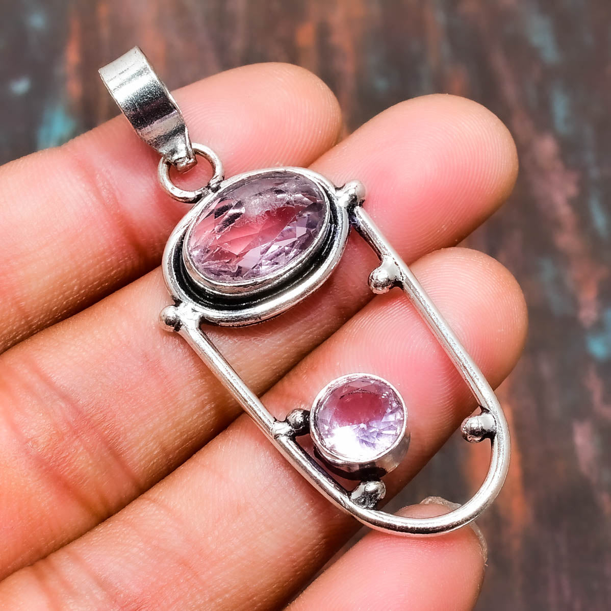 Tranquil Aura – Amethyst Silver Pendant