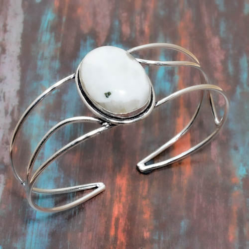 Luna’s Embrace – Moonstone Silver Cuff