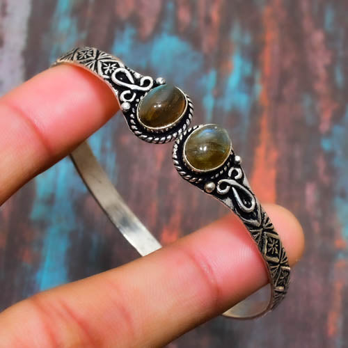 Selene’s Glow – Labradorite Sterling Silver Cuff
