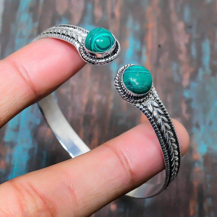 Verdant Serenity – Malachite Silver Cuff