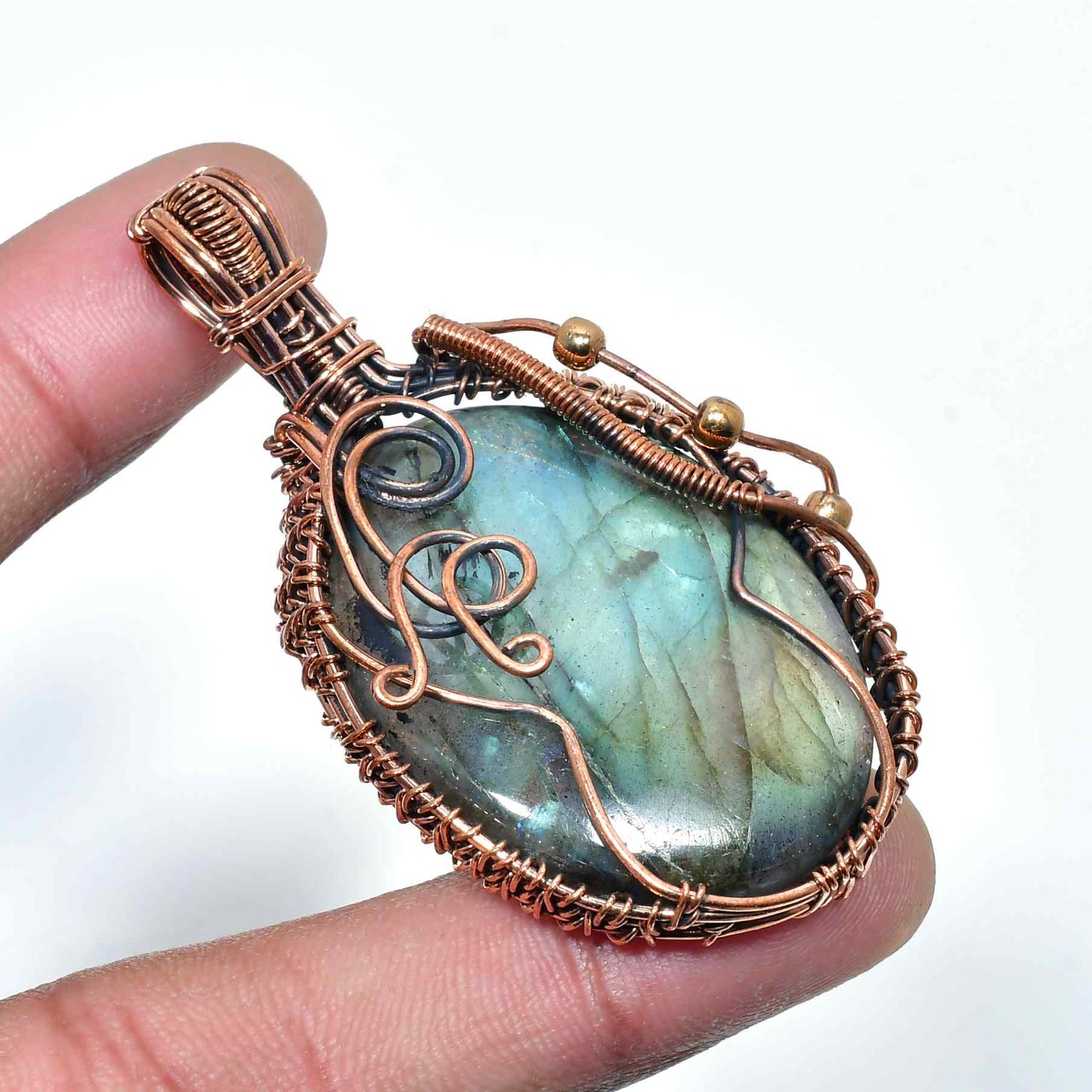 Radiant Dreams – Handwoven Copper Labradorite Pendant