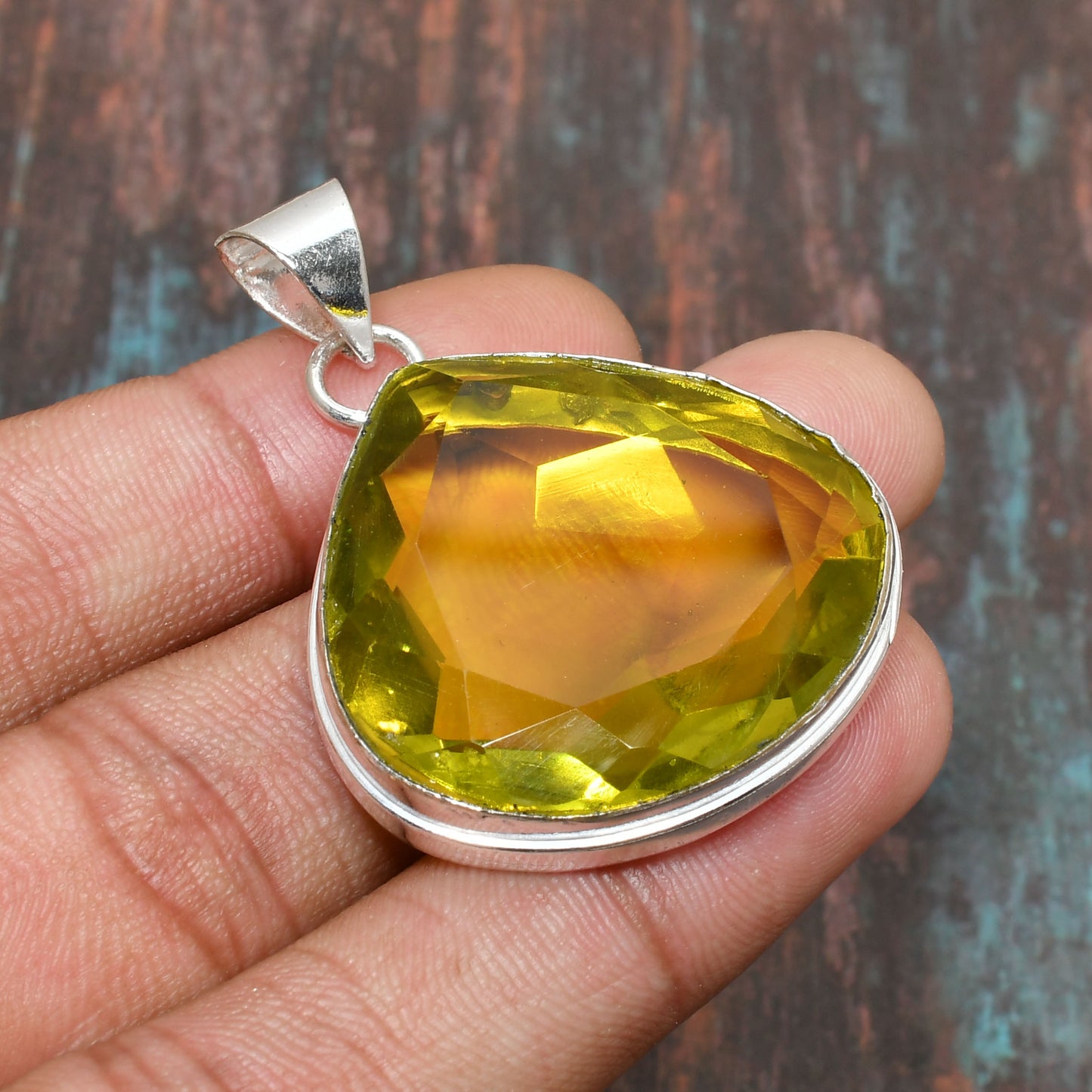 Aurora’s Gleam – Citrine Silver Pendant