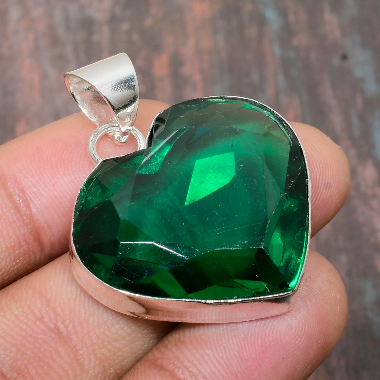 Emerald Embrace – Sterling Silver Heart Pendant