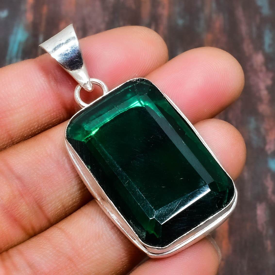 Emerald Essence – Sterling Silver Harmony Pendant