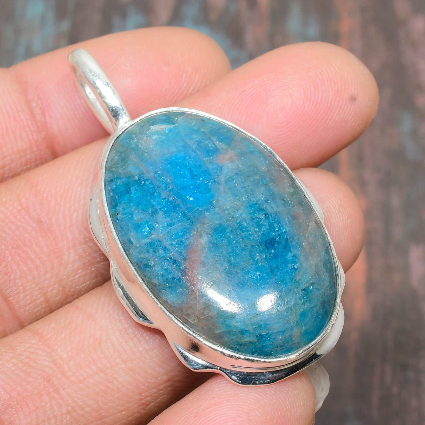 Ocean’s Embrace – Sterling Silver Labradorite Pendant