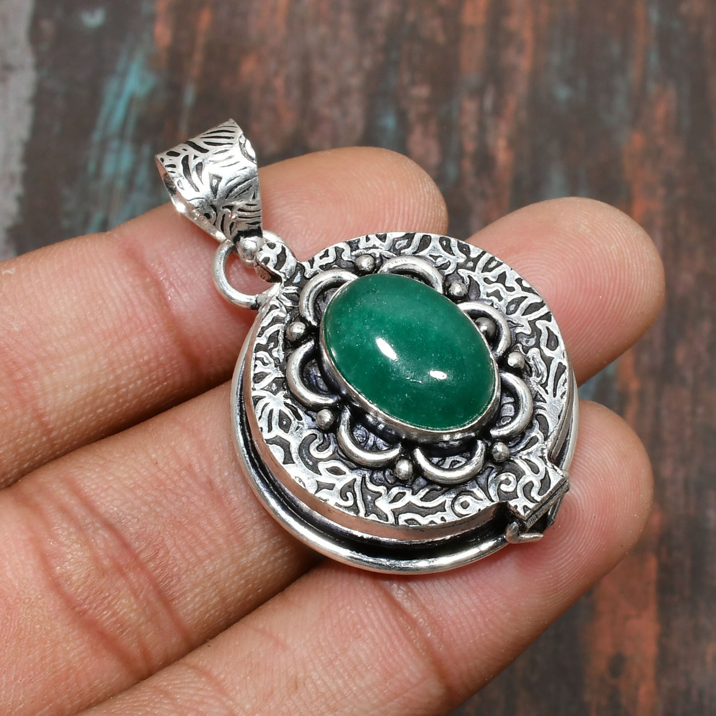 Verdant Veil – Green Aventurine & Silver Filigree Pendant