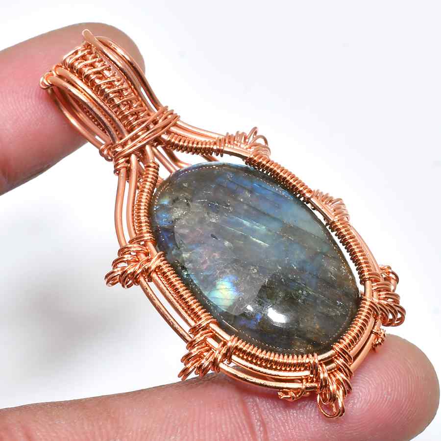 Aria’s Radiance – Labradorite & Rose Gold Pendant