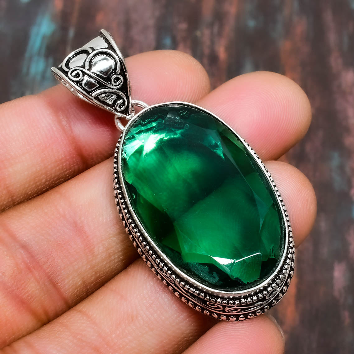 Verdant Heart – Emerald Silver Filigree Pendant
