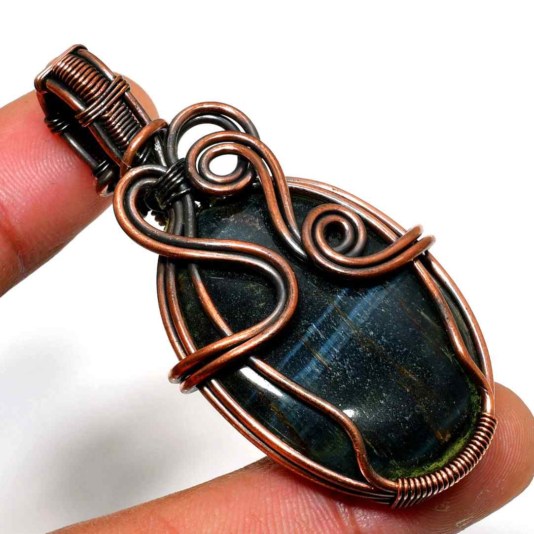Aurora’s Mirror – Labradorite Copper Pendant