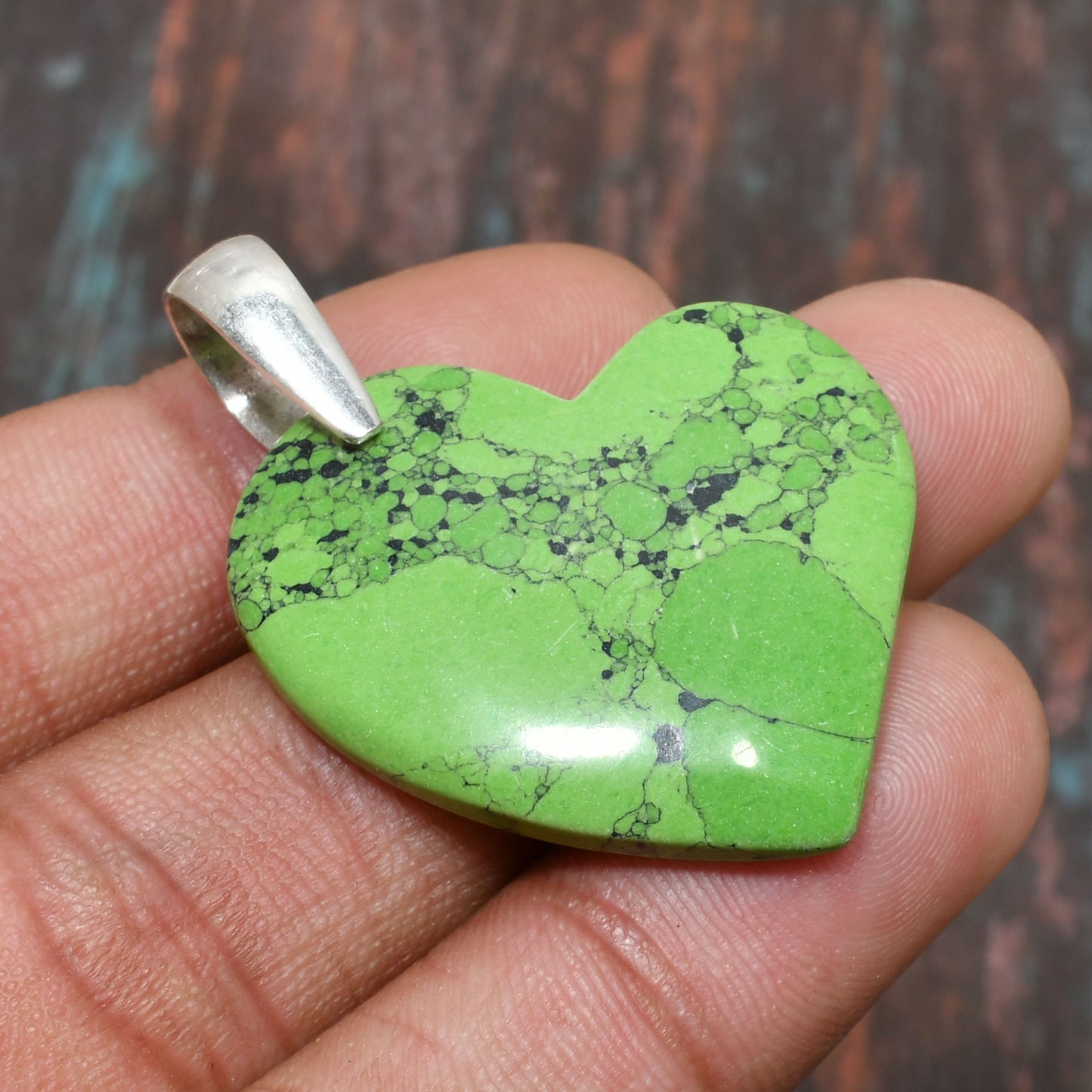 Verdant Heart – Serpentine Silver Pendant